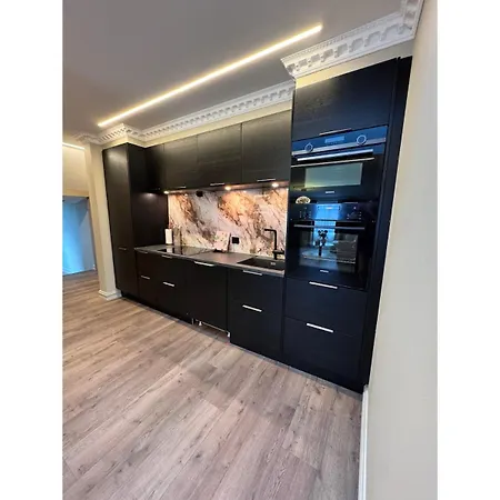 Newly Renovated 3br In The Apartment